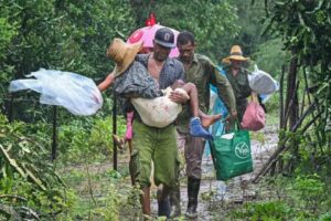 Melissa llega a Cuba como huracán de categoría 3 tras dejar una estela de devastación en Jamaica
