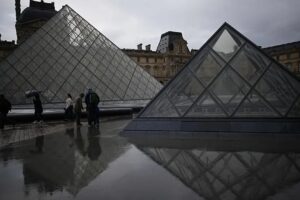 Detenidos a 5 nuevos sospechosos por el robo en el Louvre