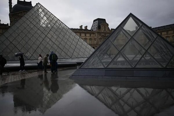 Detenidos a 5 nuevos sospechosos por el robo en el Louvre