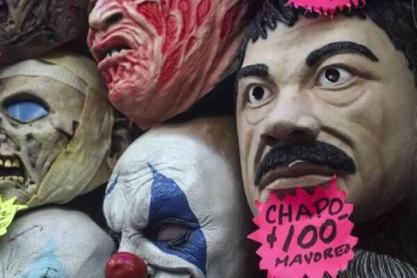 Prohíben disfraces alusivos al crimen organizado durante Halloween; habrá multas para quien los use