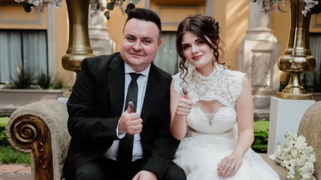 Raúl Ortega, vocalista de Río Roma, se casa con la modelo Milena Montalvo