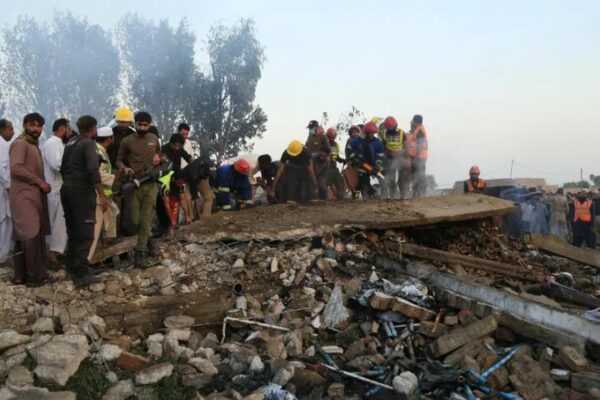Explota fábrica de fuegos artificiales en Pakistán; hay cuatro fallecidos y más de 10 heridos