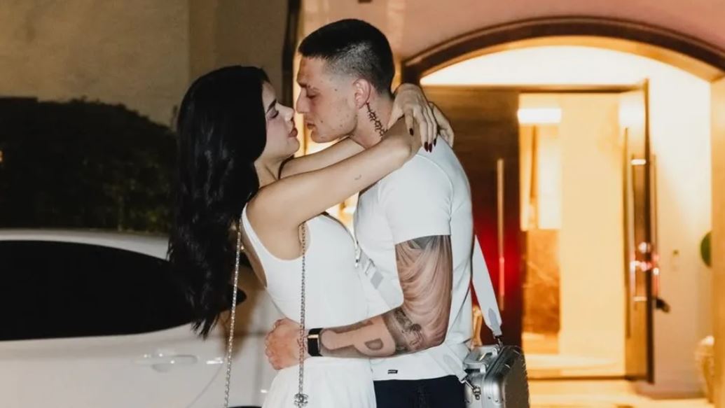 Peso Pluma y Kenia Os publican atrevida foto por sus 9 meses de novios: “Te amo”