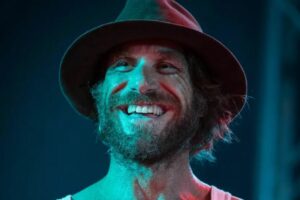 Fallece Todd Snider a los 59 años, leyenda del Alt-Country, tras ser víctima de una vîolëntä agresión