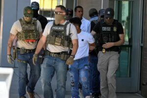 Migrantes deberán usar mascarillas para evitar ser identificados por drones de ICE