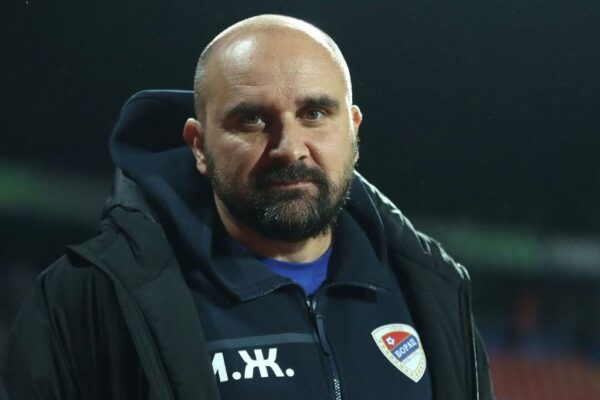 Pierde la vida un director técnico en medio de un partido