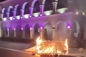 Gobierno de Apatzingán acusa a grupos de choque por protestas