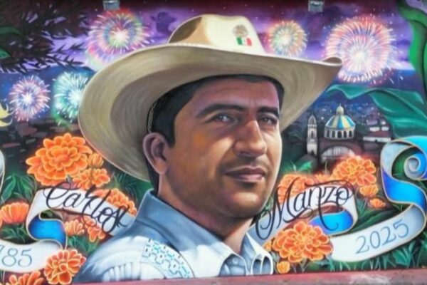 Pintan mural en homenaje a Carlos Manzo, alcalde de Uruapan ultimado