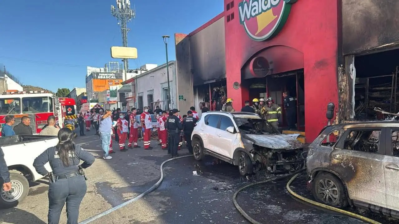 Incrementan a 24 la cifra de fallecidos por incendio en Waldo’s de Hermosillo