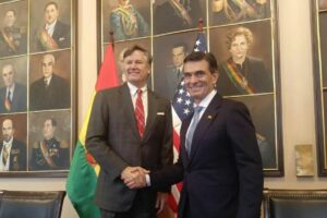 Estados Unidos retornará embajadores a Bolivia después de 17 años, tras investidura de Rodrigo Paz