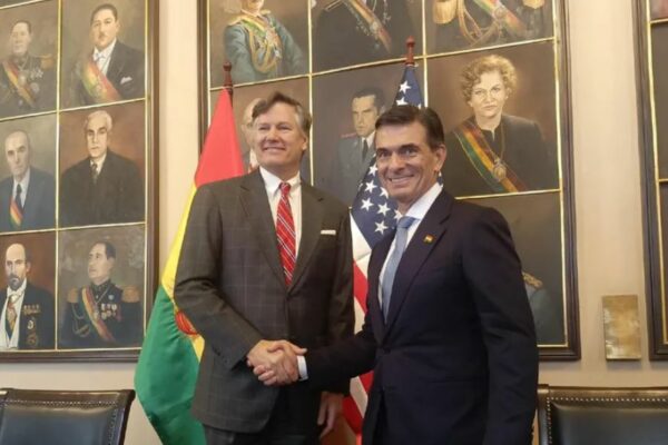 Estados Unidos retornará embajadores a Bolivia después de 17 años, tras investidura de Rodrigo Paz