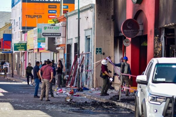 Declaran funcionarios, personal de CFE y empleados de Waldos que se incendió en Hermosillo