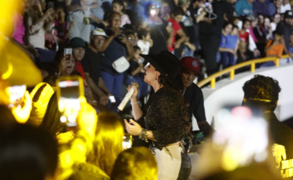 Arranca la cartelera musical en la Expo Feria Ganadera Sinaloa 2025 en Culiacán