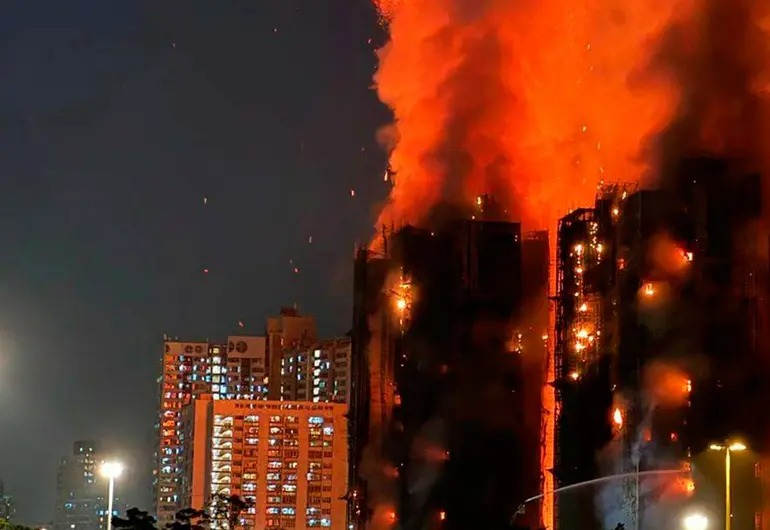 Hong Kong detiene a 13 por el incendio en Tai Po que dejó 151 muertos
