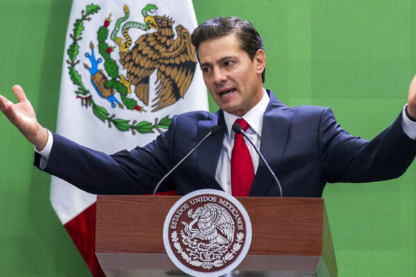 Peña Nieto reaparece en México tras casi siete años y desata revuelo en redes