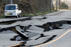 Terremoto de 7.6 en Japón activa alerta de tsunami y evacuaciones; difunden videos