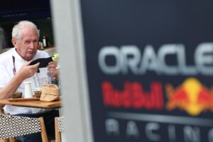Helmut Marko, con un pie fuera de Red Bull