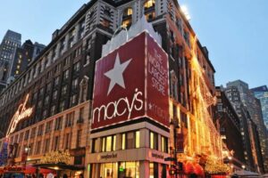 Mujer äpuñälä a madre que cambiaba pañal a su bebé en tienda Macy’s de Nueva York