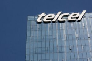 Telcel pide a sus clientes vincular teléfono con CURP e INE o su línea será suspendida