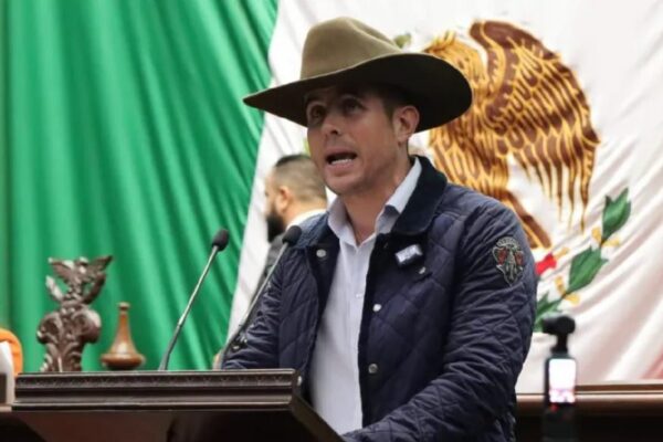 Diputado del Movimiento del Sombrero presenta Ley Carlos Manzo