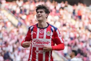 ¡Hay ‘Hormiga’ para rato! Chivas renueva y blinda a Armando González hasta el 2029