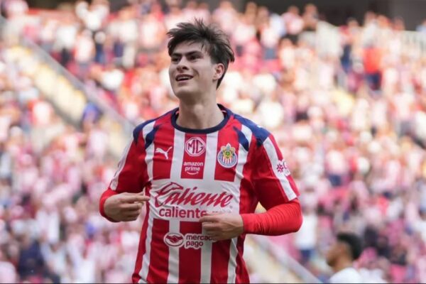 ¡Hay ‘Hormiga’ para rato! Chivas renueva y blinda a Armando González hasta el 2029