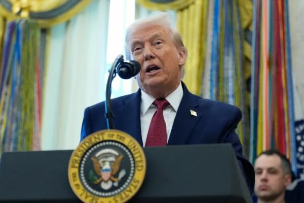 Donald Trump ordena bloqueo de petroleros sancionados que salen y entran a Venezuela