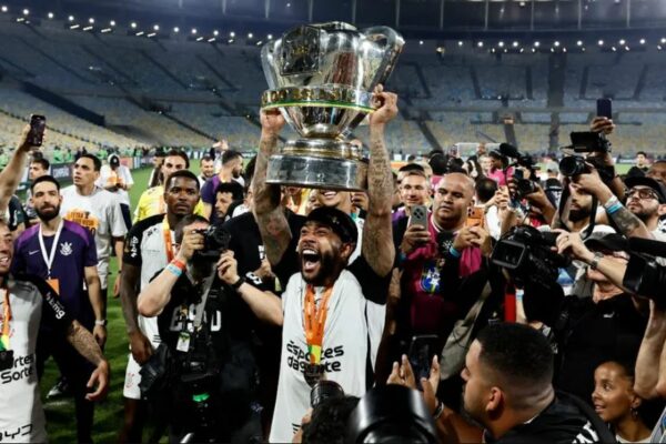 Memphis Depay responde a sus críticos en Brasil con una ‘épica’ canción de rap