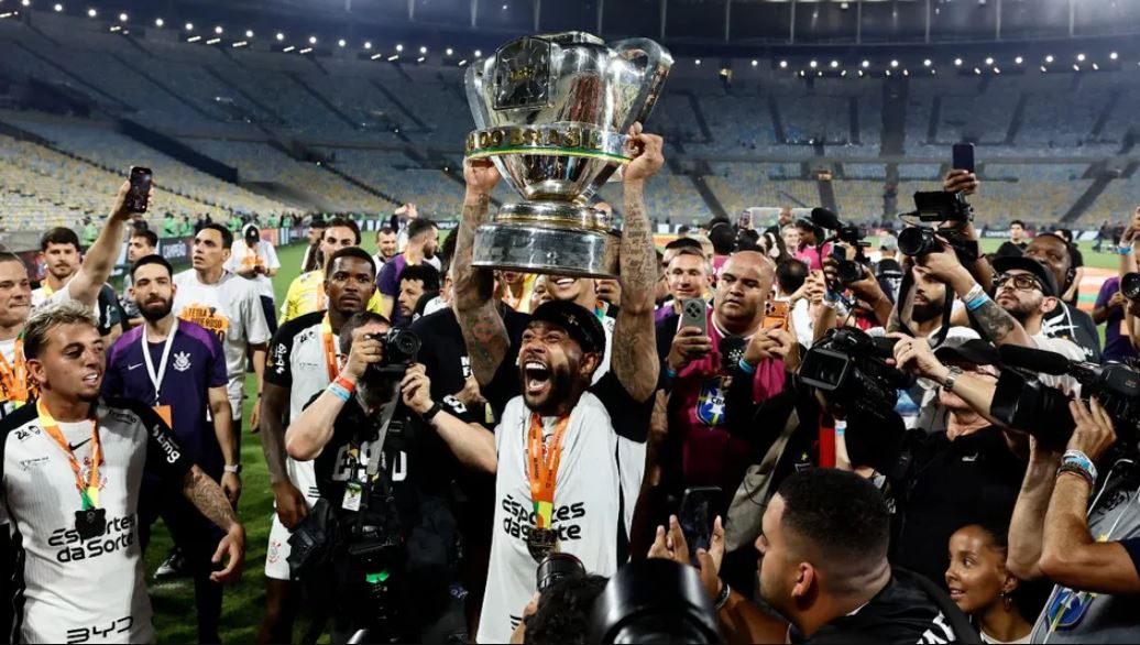 Memphis Depay responde a sus críticos en Brasil con una ‘épica’ canción de rap