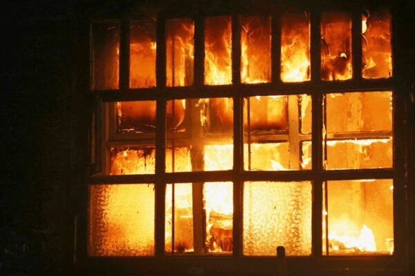 Al menos 16 personas sin vida y tres heridos por incendio en hogar de ancianos