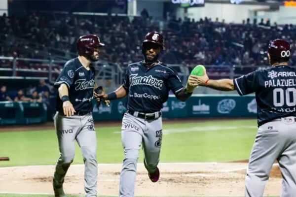 Los Tomateros de Culiacán, firmes en Nayarit