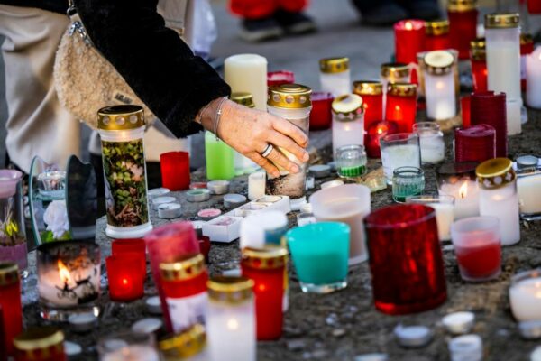 Revelan presunta causa de incendio en bar de Suiza