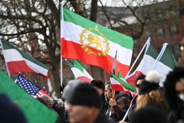 Suman 12 fallecidos por manifestaciones en Irán