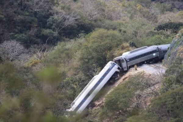 Víctimas del descarrilamiento del Tren Interoceánico presentarán denuncia ante la FGR