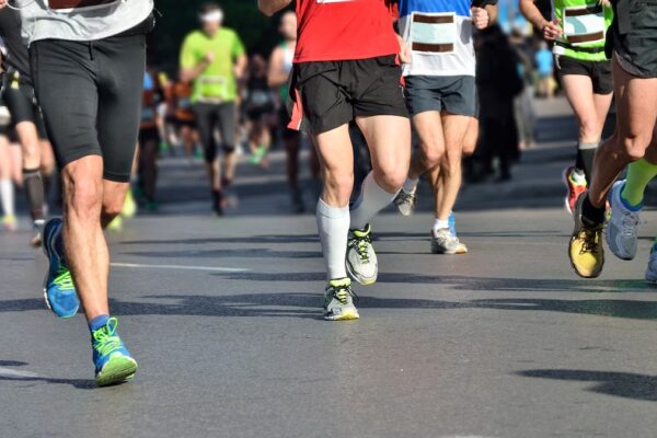 Profeco alerta sobre estafas en carreras temáticas de Star Wars y Merlina