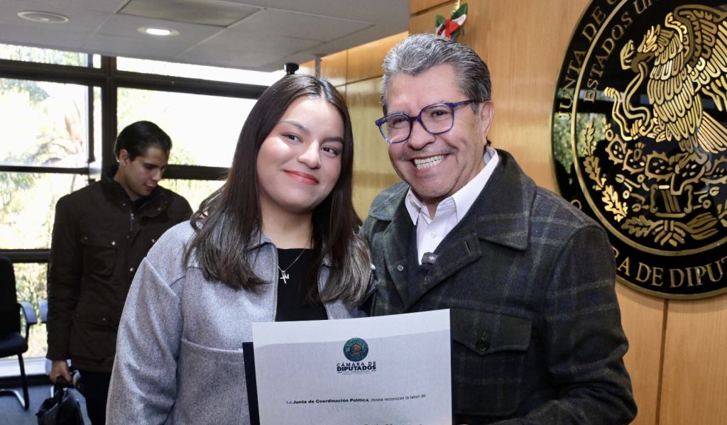 Ricardo Monreal reconoce la labor de jóvenes en servicio social en la Cámara de Diputados