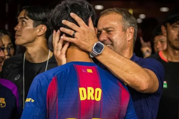 Hansi Flick, decepcionado con Dro por decisión de salir del Barcelona