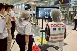 Cierran aeropuertos por brote de Virus Nipah, capaz de provocar estado de coma en 48 horas