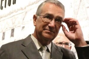 Ricardo Salinas pagará a SAT como cliente de Elektra, en “abonos chiquitos”