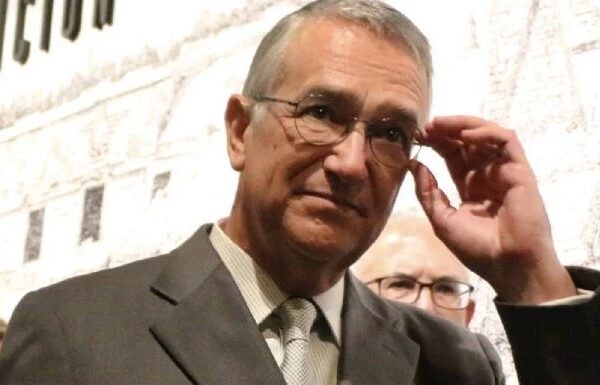 Ricardo Salinas pagará a SAT como cliente de Elektra, en “abonos chiquitos”