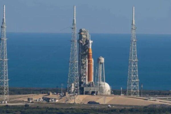 NASA pospone viaje Artemis II a la luna