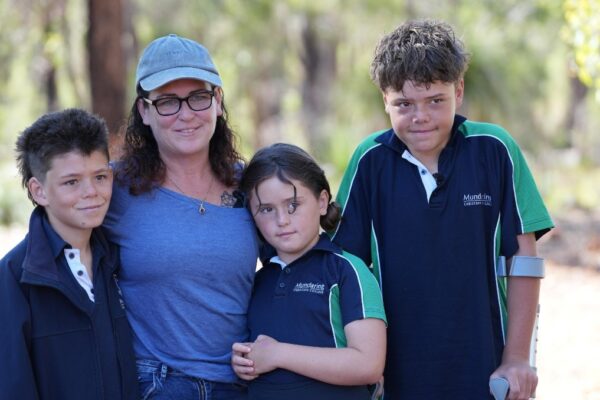 Niño de 13 años salva a su familia al nadar 4 kilómetros; su madre y hermanos pasaron 10 horas en el mar