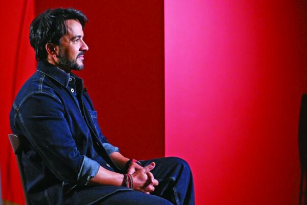 Luis Fonsi califica de ‘vergonzosas’ las redadas del ICE en Estados Unidos