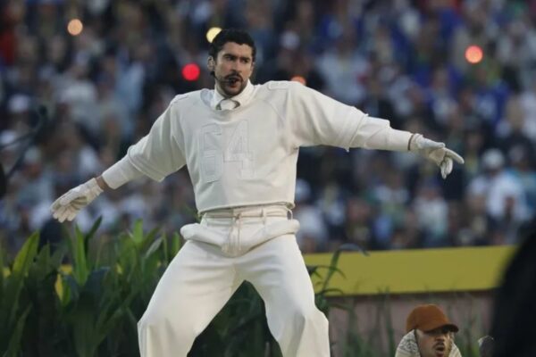 La playera de Zara del Super Bowl que Bad Bunny regaló ahora se vende en medio millón de pesos