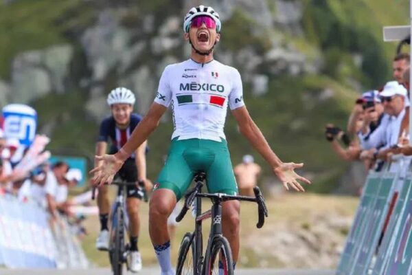 Isaac del Toro inicia 2026 como líder del UAE Team Emirates-XRG en el UAE Tour