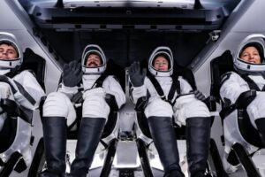 NASA acorta misión por primera vez en 65 años; nueva tripulación parte a la Estación Espacial Internacional