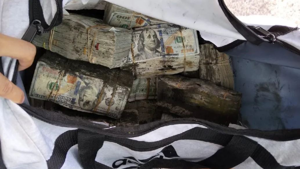 Detienen a hombre que cargaba con más de 700 mil dólares tras revisión militar en Culiacán