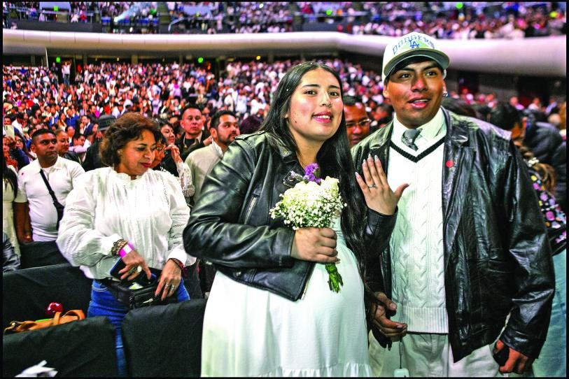 CDMX rompe récord en bodas colectivas; amenizó El Super Show de los Vaskez