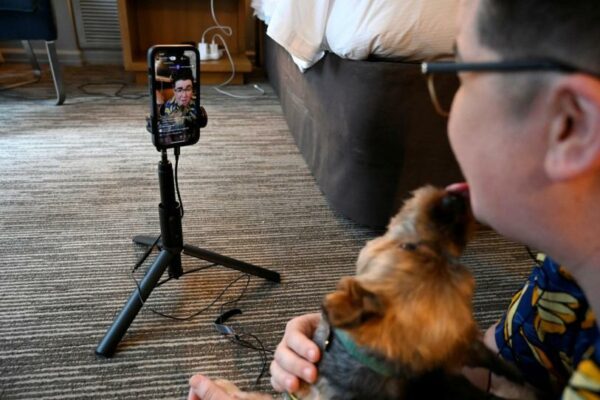 Reino Unido analiza prohibir redes sociales para menores de 16 años y regular la IA