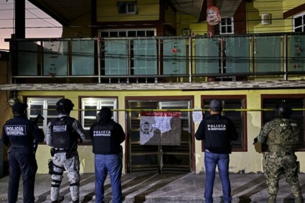 Desmantelan autoridades centro de monitoreo clandestino de grupo criminal en Othón P. Blanco; hay cinco detenidos